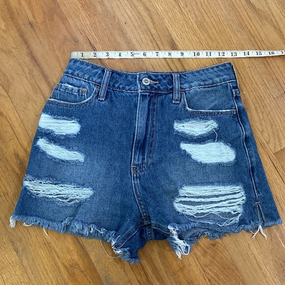 Hollister Distressed Denim Shorts - Picture 4 of 7